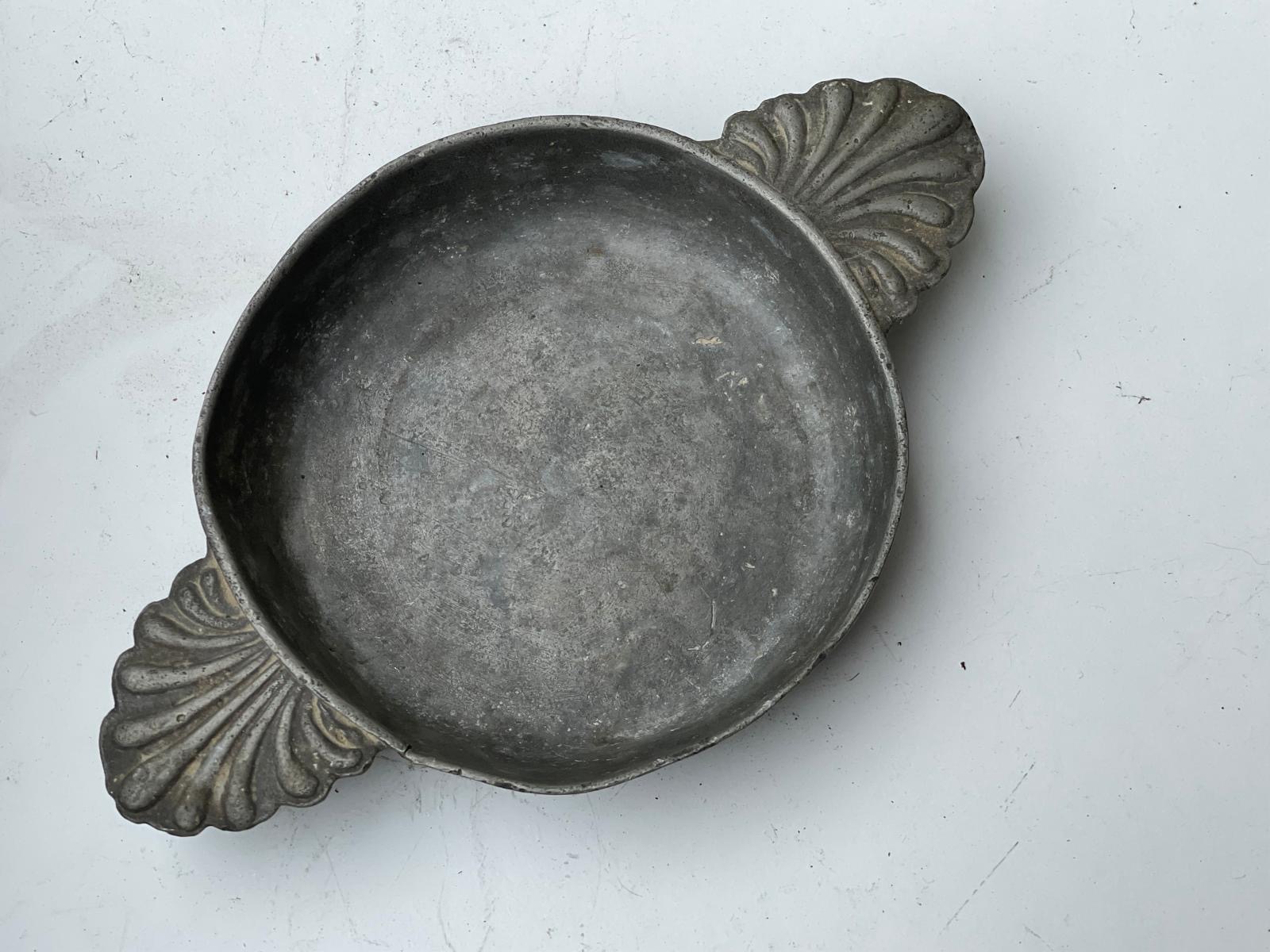 Écuelle en étain XIXe siècle