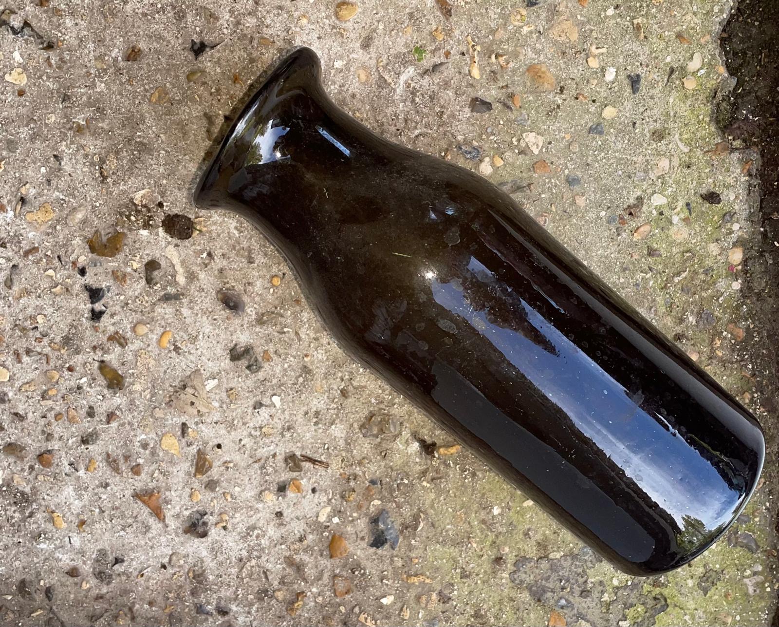 Bouteille ancienne « pot à truffes » à col ouvert