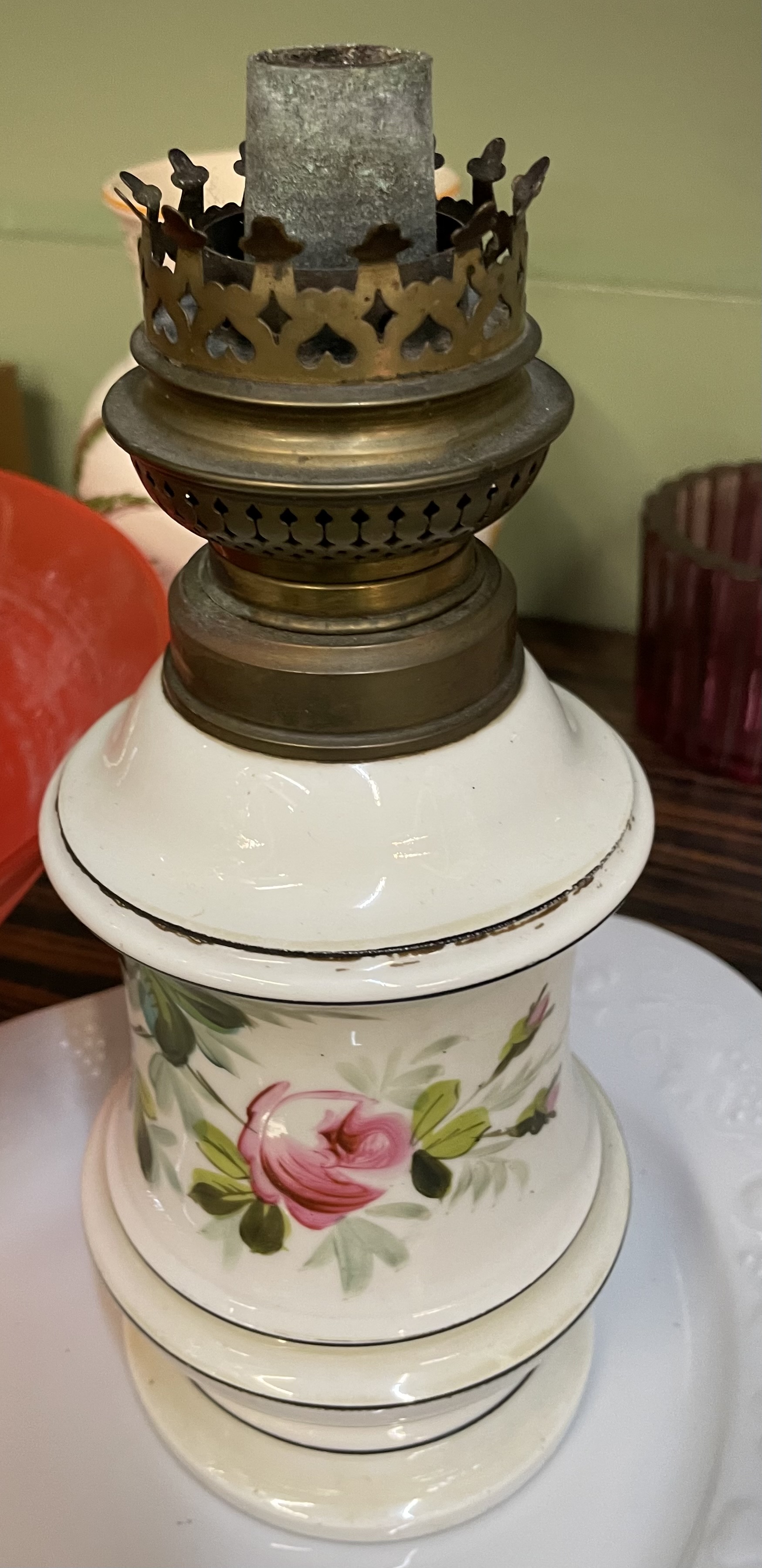 Lampe à pétrole en porcelaine de Paris XIXe