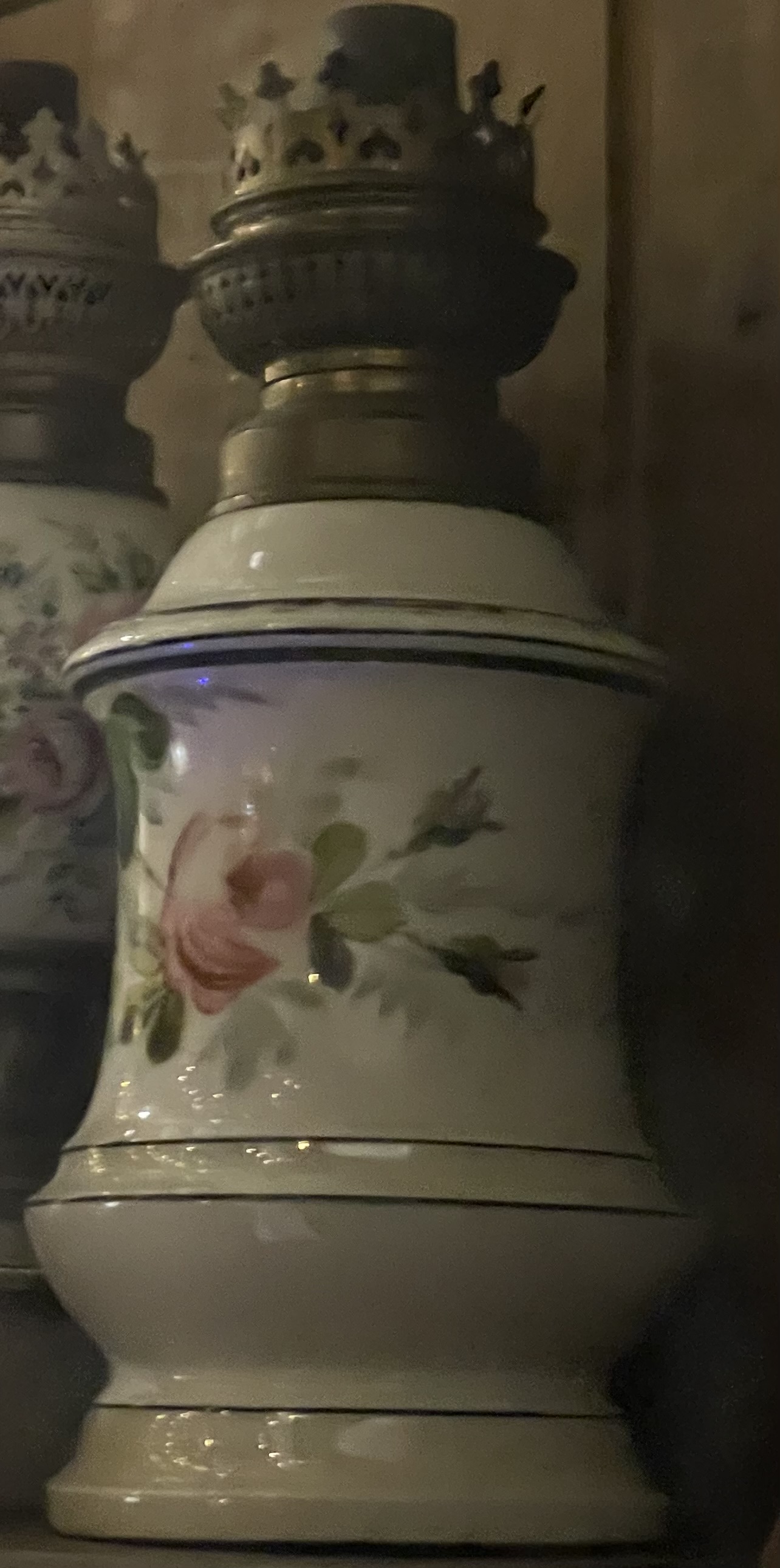 Lampe à pétrole en porcelaine de Paris XIXe