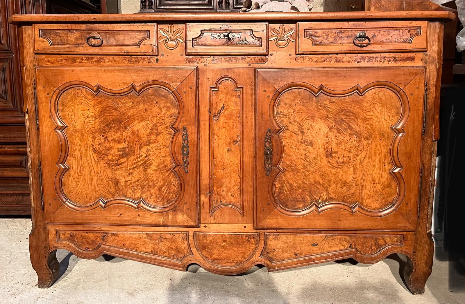 Buffet deux portes d'époque XVIIIe siècle